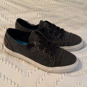 Dark grey / black blowfish shoes 8